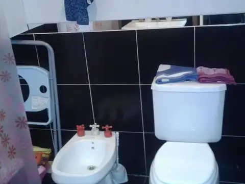 Depto Tipo Casa en Venta en Flores, USD 100.000