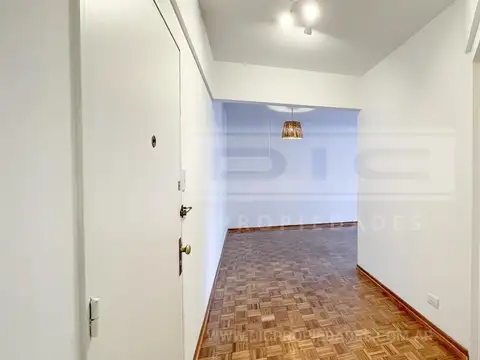 Av. Santa Fe  al 700 entre Perú y Belisario Roldán