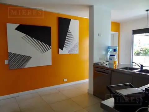 Casa en Alquiler con 4 cocheras