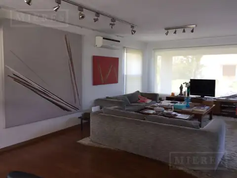 Casa 6 ambientes con 3 baños