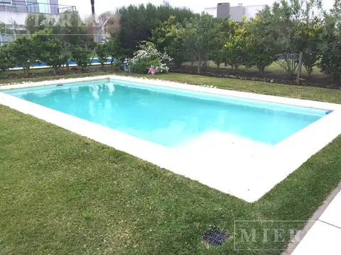 Casa en Alquiler Anual amoblado en Los Alisos, Nordelta.