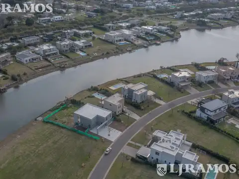 Casa  en Area 5 de San Matias con vista a la laguna PG