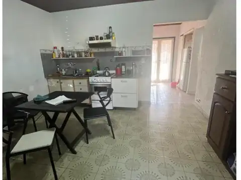 Casa 3 Amb. Con Depto 1 Amb En Planta Alta- 1 De Mayo 171