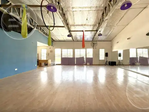 3 departamentos y salon en monte grande