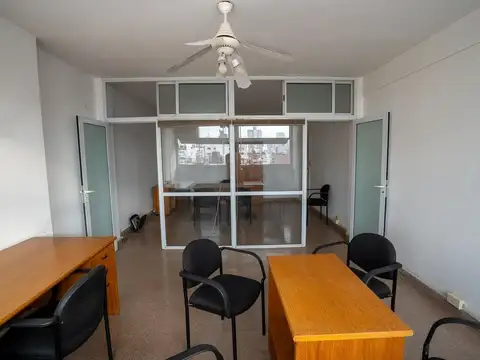 OFICINA EN VENTA EN PEATONAL CORDOBA AMUEBLADA