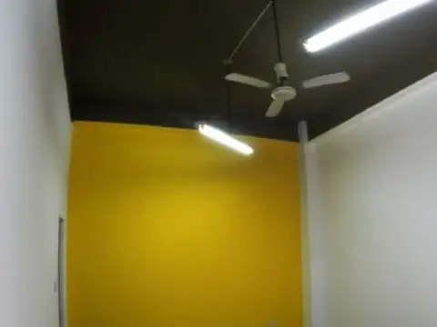 ALQUILER DE LOCAL COMERCIAL SOBRE AV. VELEZ SARFIELD, C. MAD