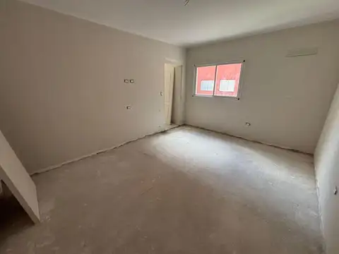 VENTA - Pasillo de 3 dormitorios con patio y terraza