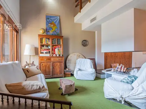 Casa en Venta con 2 cocheras