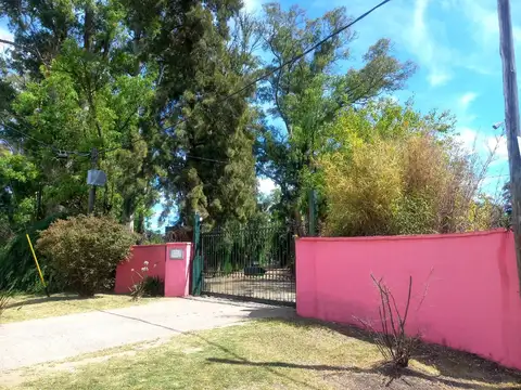 Casa 9 ambientes con 4 baños