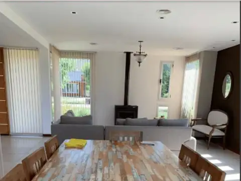 Casa 4 ambientes con 3 baños