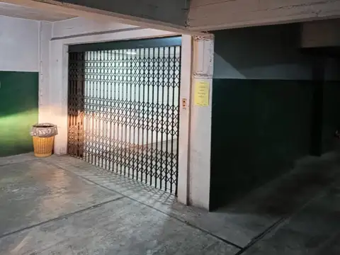 Cochera en  edificio de cocheras cobre calle Santa Fe