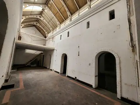 Alquiler Amplio Local Comercial. Pleno Centro de Rosario, San Martin y San Lorenzo.