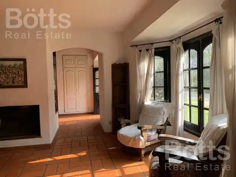 Casa 5 ambientes con 2 baños