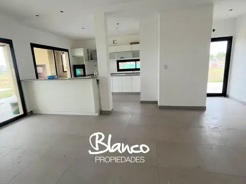 Casa 4 ambientes con 3 baños