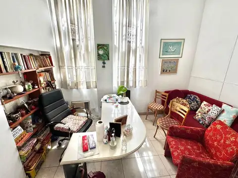 ALMAGRO CASA EN VENTA A RECICLAR 6 AMBIENTES con patio y terraza