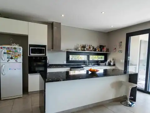 CASA EN VENTA "HARAS SANTA MARIA"