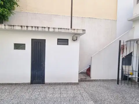 Única CASA QUINTA sobre Lote Propio de 464 m², con gran Jardín de 22 m x 9 m (190 m²), parrilla y cochera, en el corazón de Caballito