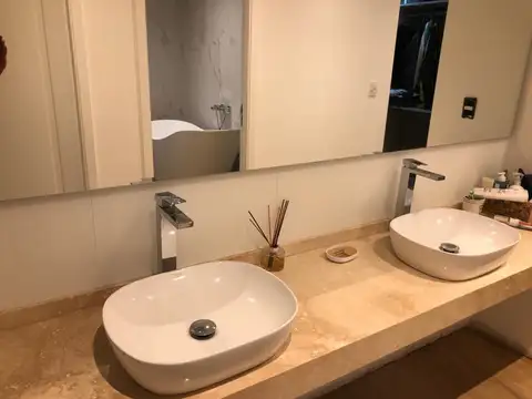 Casa en Venta con 6 cocheras