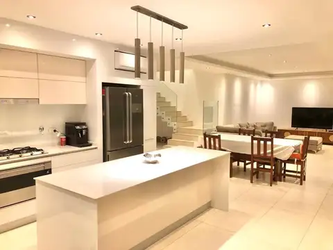 Casa en Venta en El Cantón - Barrio Islas, USD 600.000